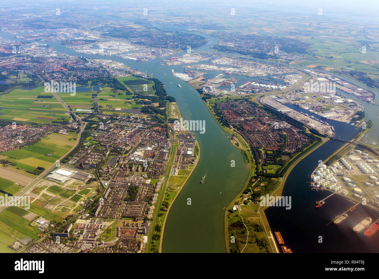 Luftaufnahme aus dem Flugzeug von Amsterdam, Holland, Niederlande Stockfoto