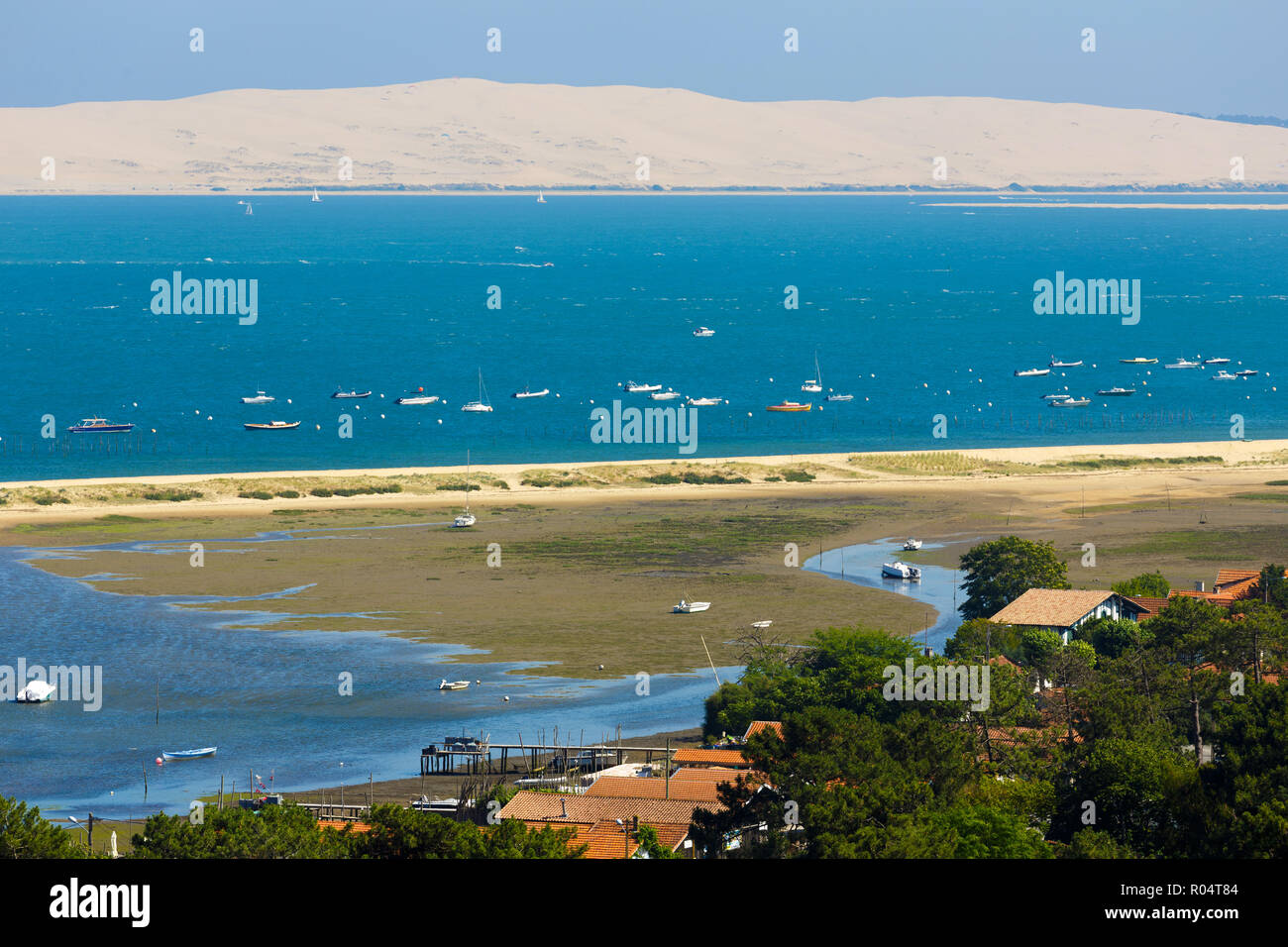 Bassin d'Arcachon Landschaft bei Ebbe, Ansicht von Cap-Ferret Leuchtturm auf der Dune du Pyla, Frankreich Stockfoto