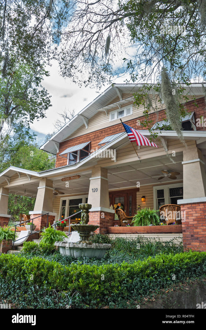 Die Grady Haus und das easterlin House sind Seite an Seite Bed & Breakfast historische Häuser in der North Florida kleine Stadt von Federn. Stockfoto