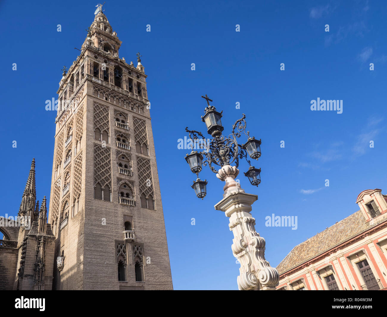 Die Giralda (Glockenturm), die Kathedrale von Sevilla, UNESCO-Weltkulturerbe, Sevilla, Andalusien, Spanien, Europa Stockfoto