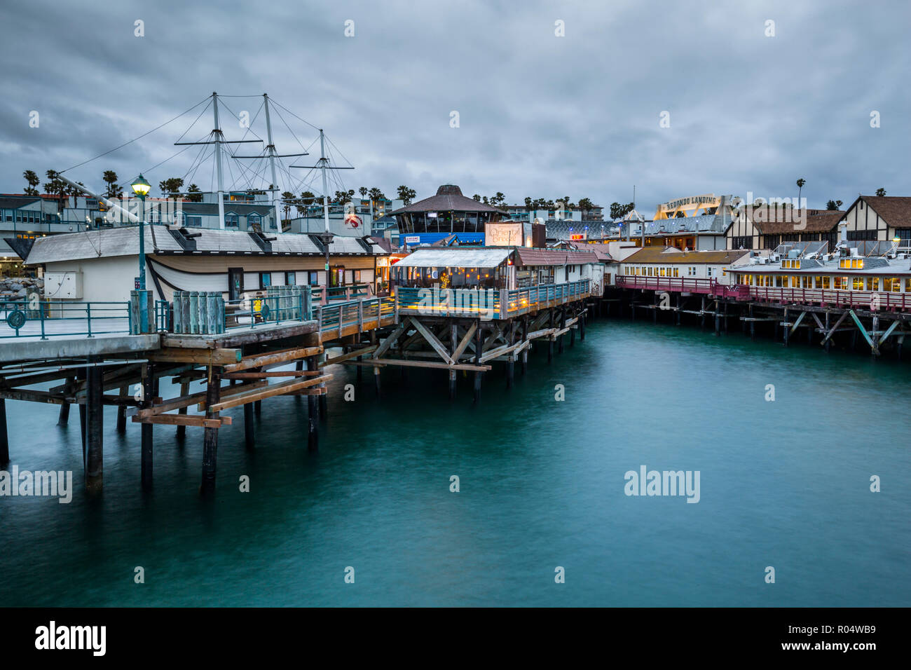 Anzeigen von Redondo pier direkt am Meer in der Dämmerung, Los Angeles, Kalifornien, Vereinigte Staaten von Amerika, Nordamerika Stockfoto