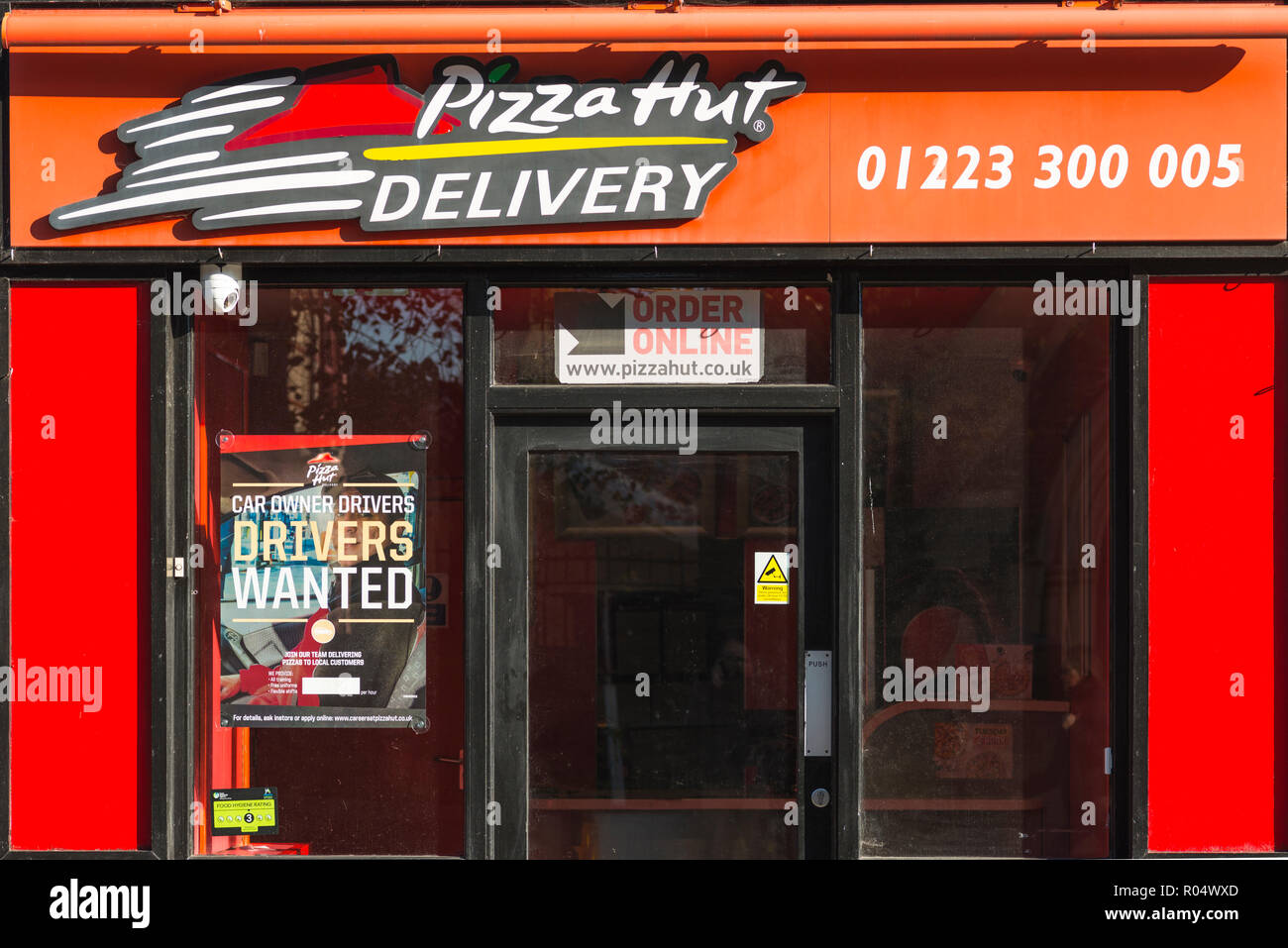 Pizzahut Lieferung Steckdose Mill Road, Cambridge, England, UK. Stockfoto