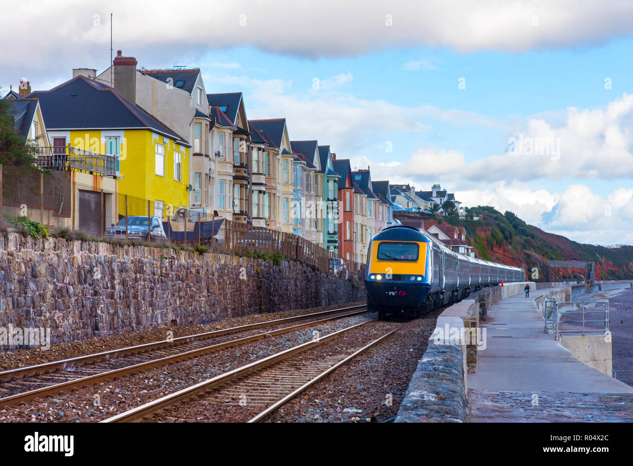 DAWLISH, Devon, Großbritannien - 26 Okt 2018: Gwr Klasse 43 Hochgeschwindigkeitszug 43198, nördlich von Dawlish Bahnhof. Stockfoto