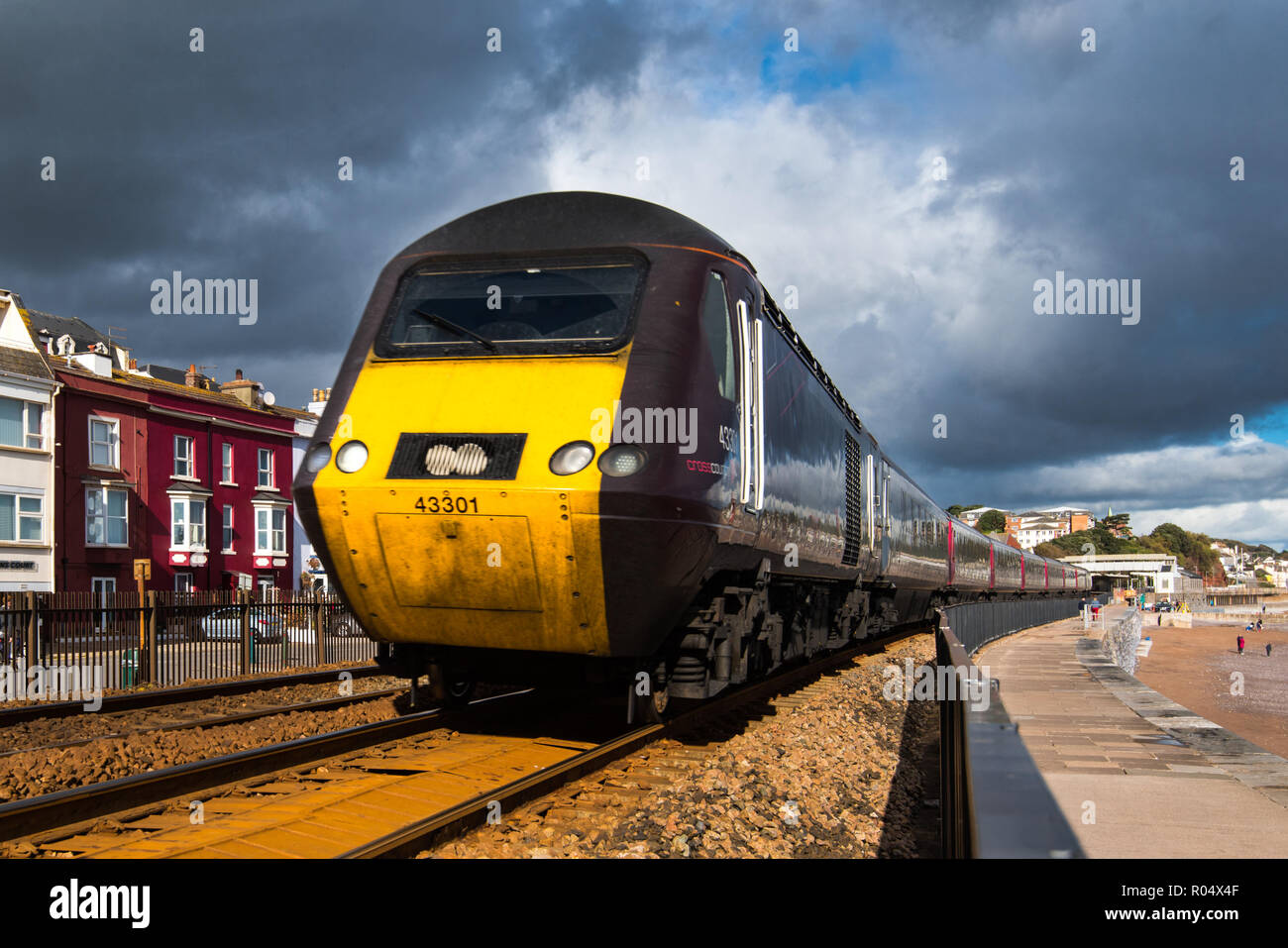 DAWLISH, Devon, Großbritannien - 26 Okt 2018: Gwr Klasse 43 Hochgeschwindigkeitszug 43301, südlich von Dawlish Bahnhof. Stockfoto