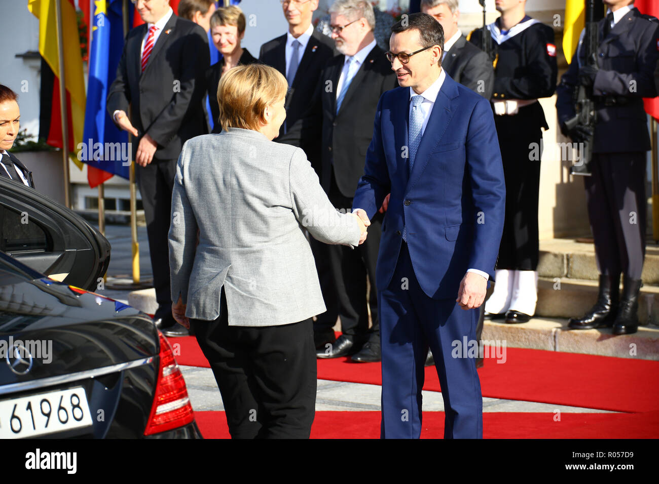 Polen, Warschau, 2. November 2018: Die deutsche Bundeskanzlerin Angela Merkel erhielt vom polnischen Premierminister Mateusz Morawiecki mit militärischen Ehren in Warschau. Credit: Jake Ratz/Alamy leben Nachrichten Stockfoto