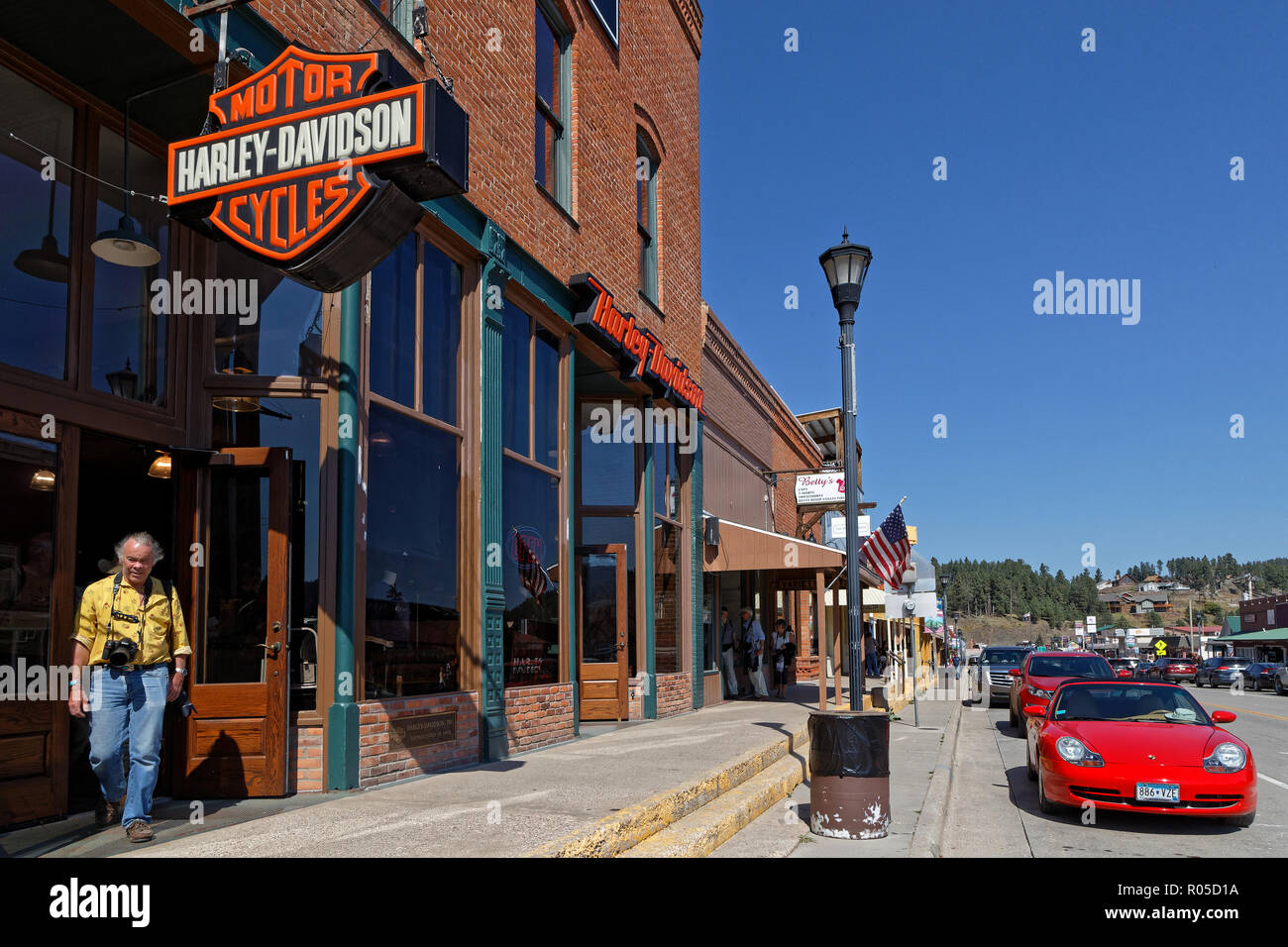 HILL CITY, South Dakota, 16. September 2018: Schilder und speichert in Main Street, Hill City. Hill City als das "Herz der Berge", von denen bekannt ist Stockfoto