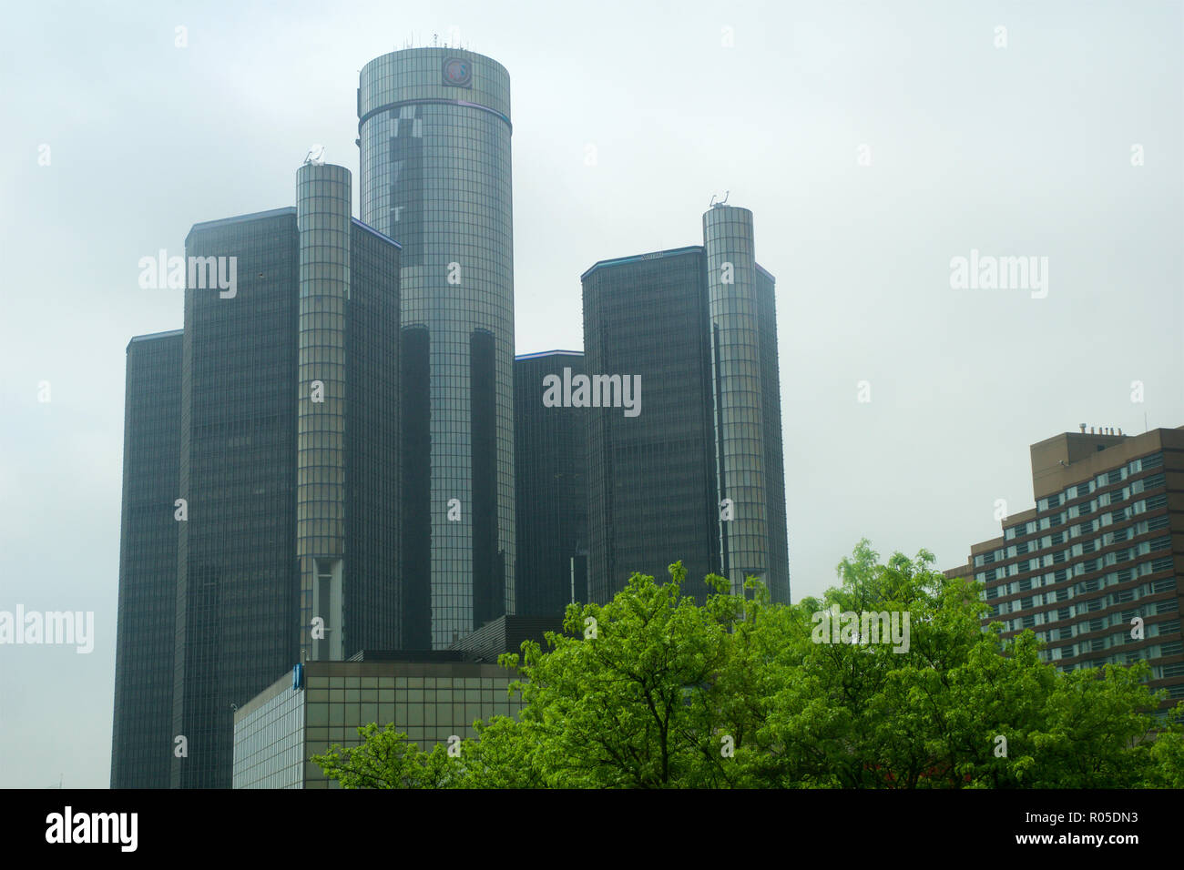 DETROIT, Michigan, Vereinigte Staaten - 22. Mai, 2018: Die Renaissance Center ist eine Gruppe von sieben verschaltet Wolkenkratzer in der Innenstadt von Detroit, Michigan. Es dient als General Motors World Headquarters Stockfoto