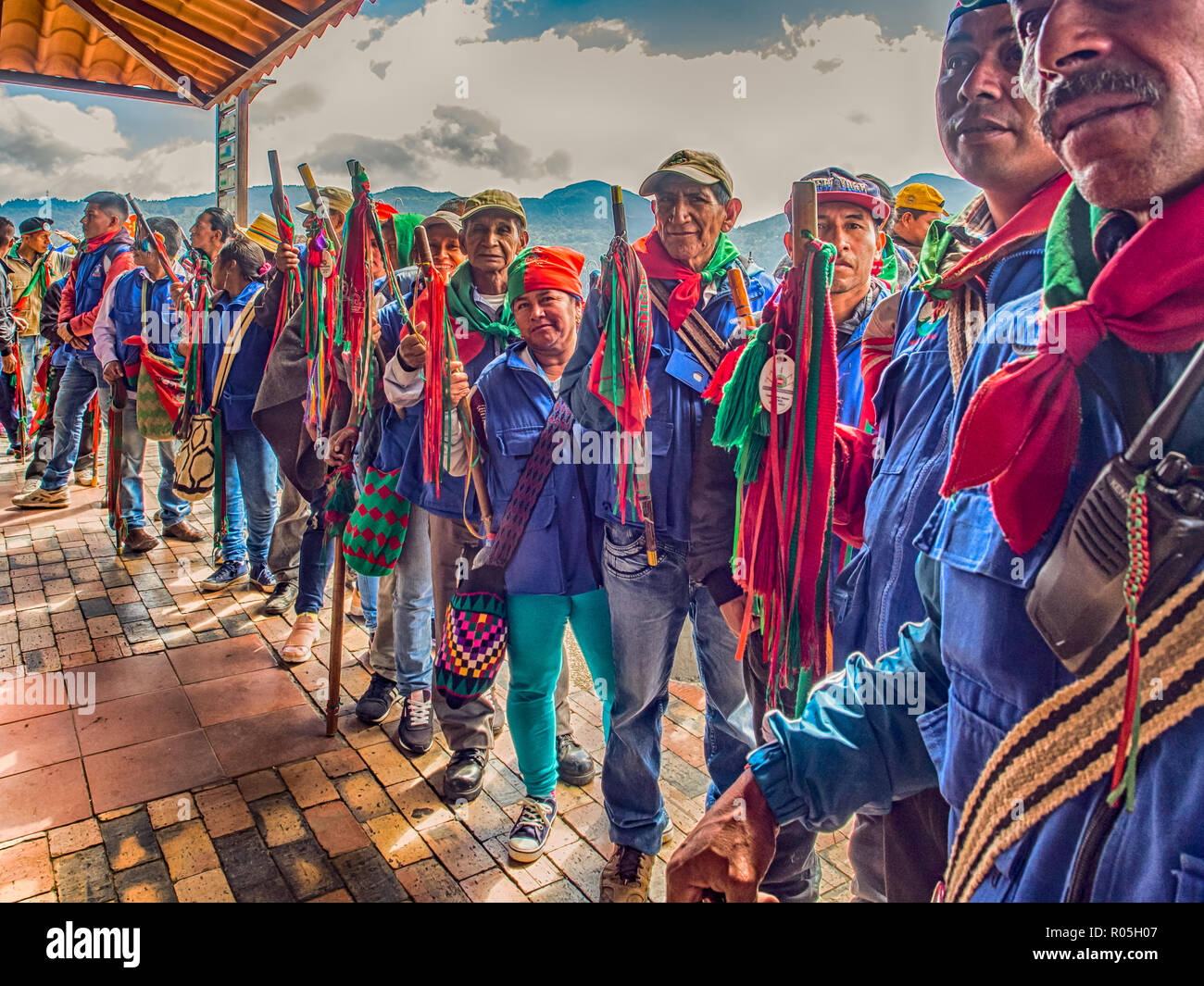 Bogota, Kolumbien - 01. Dezember 2017: ein Stamm aus dem Norden Kolumbiens. KIWE CXHAB WALA. Die indigene Bevölkerung des nördlichen Cauca. Gebiet der Großen Abschleppen Stockfoto