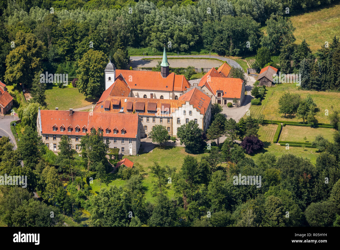 Luftbild, Kloster Vinnenberg - Ort geistlicher Erfahrungen, Landgasthof - Hotel zum Kühlen Grunde, Bever, Staatswald Vinnenberger Busch, Warendorf, Münsterl Stockfoto