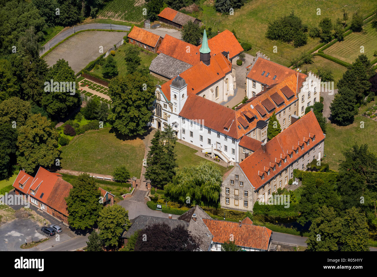 Luftbild, Kloster Vinnenberg - Ort geistlicher Erfahrungen, Landgasthof - Hotel zum Kühlen Grunde, Bever, Staatswald Vinnenberger Busch, Warendorf, Münsterl Stockfoto