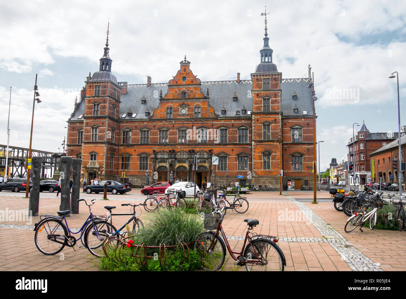 Der Bahnhof in der Innenstadt von Helsingor auch als Elsinore bekannt ist eine Hafenstadt im Osten Dänemarks Stockfoto