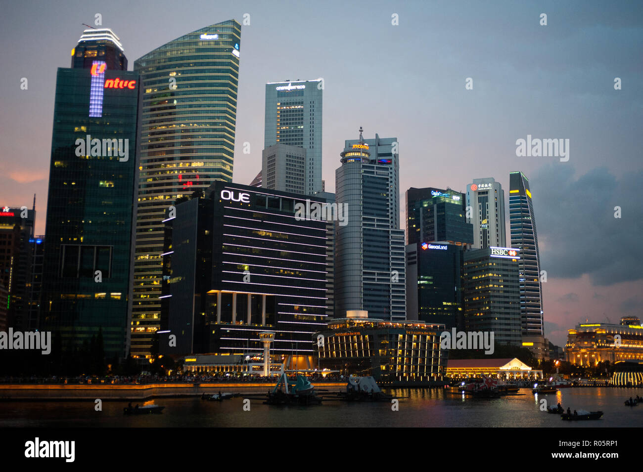 Singapur, Republik Singapur, Wolkenkratzer im Geschäftsviertel Stockfoto