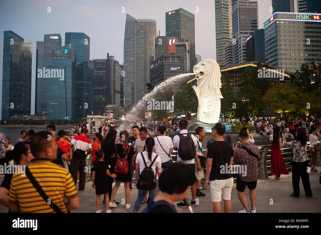 Singapur, Republik Singapur, Merlion Park- und Geschäftsviertel Stockfoto