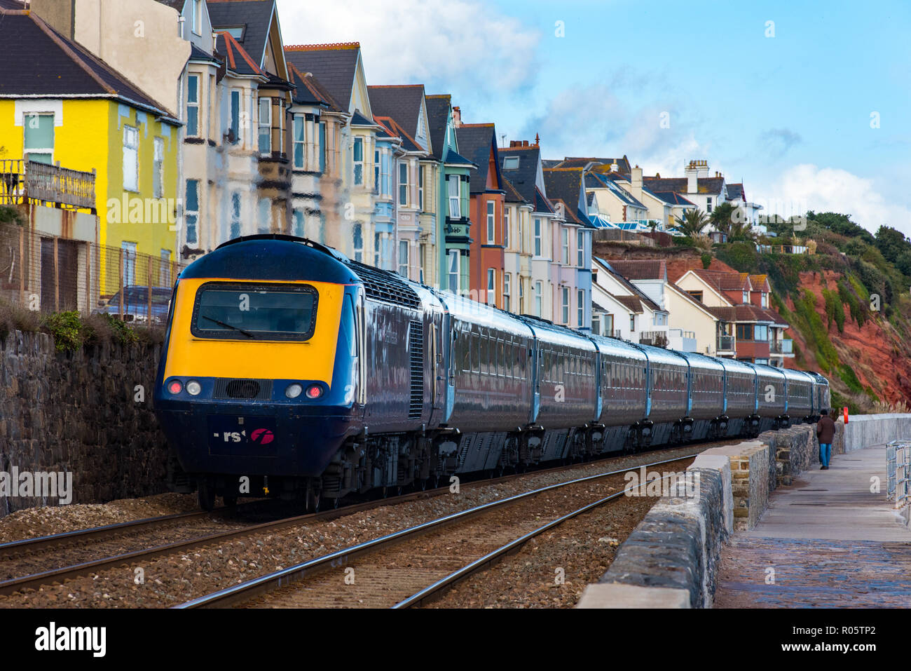 DAWLISH, Devon, Großbritannien - 26 Okt 2018: Gwr Klasse 43 Zug bewegt sich nach Norden entfernt von Exmouth entfernt. Stockfoto