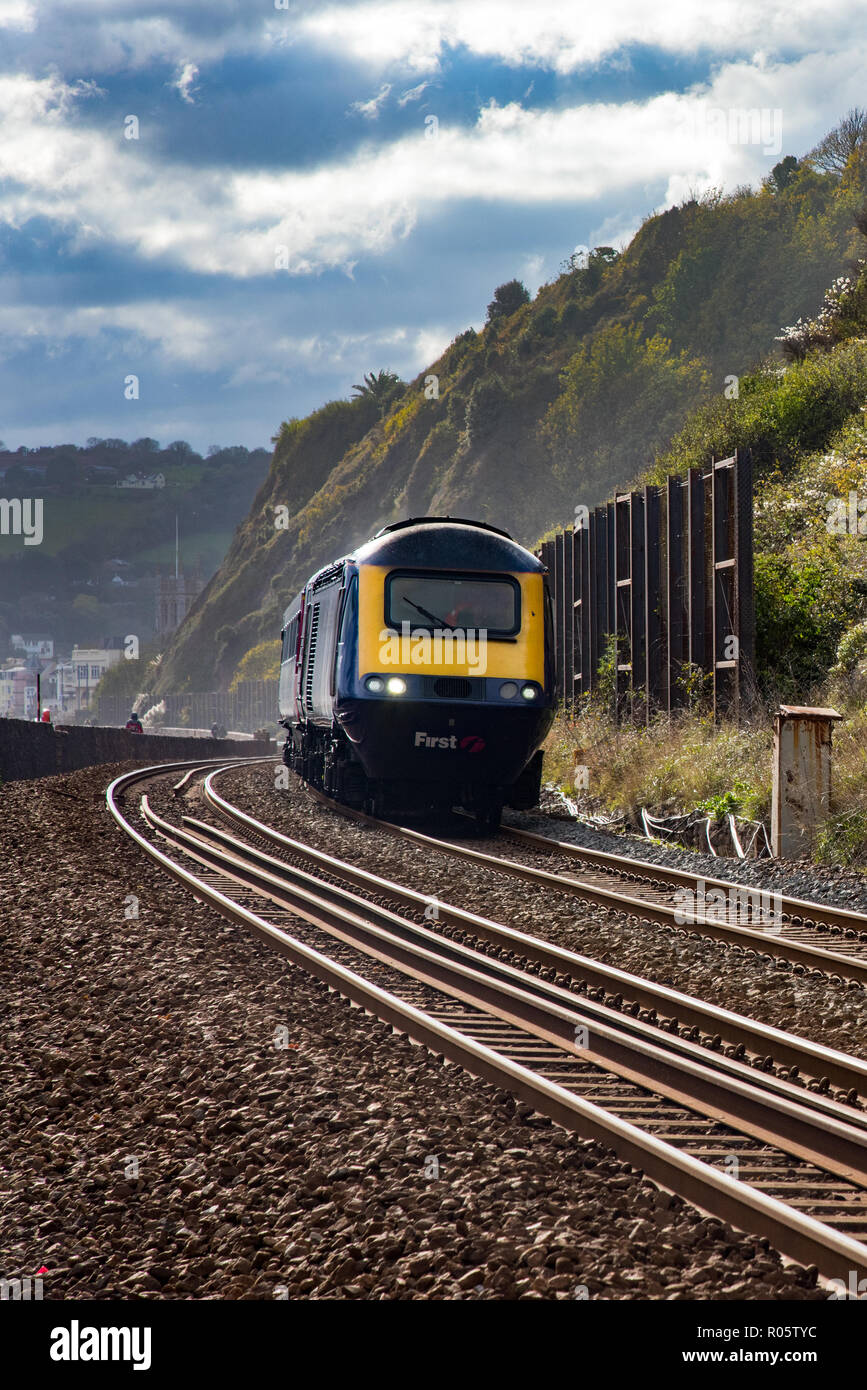 TEIGNMOUTH, Devon, UK, 28. Oktober 2018: Gwr Klasse 43 High Speed Zug in Richtung Norden nach Teignmouth. Stockfoto