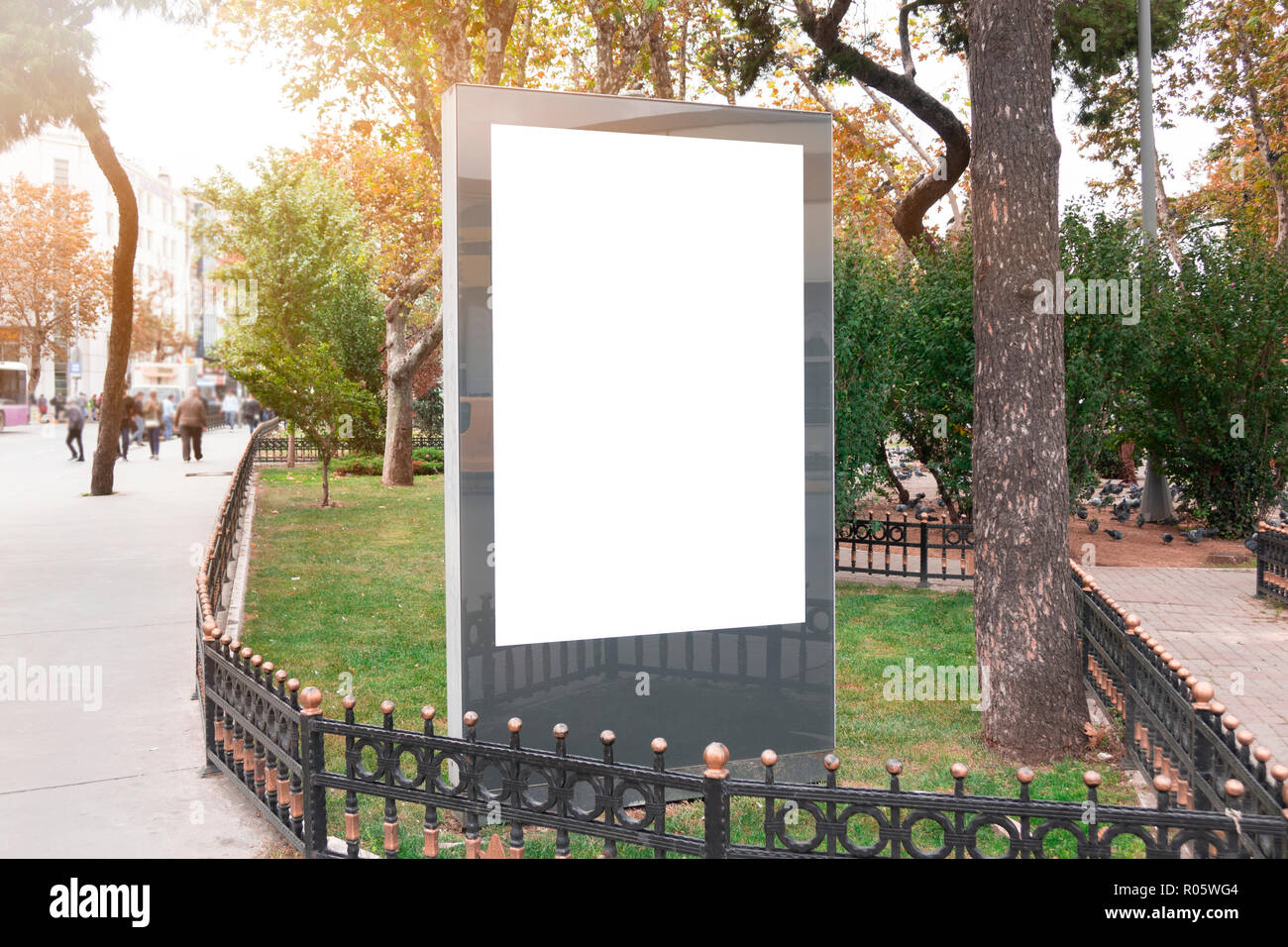 Leere Billboard mock-up in einem park Stockfoto