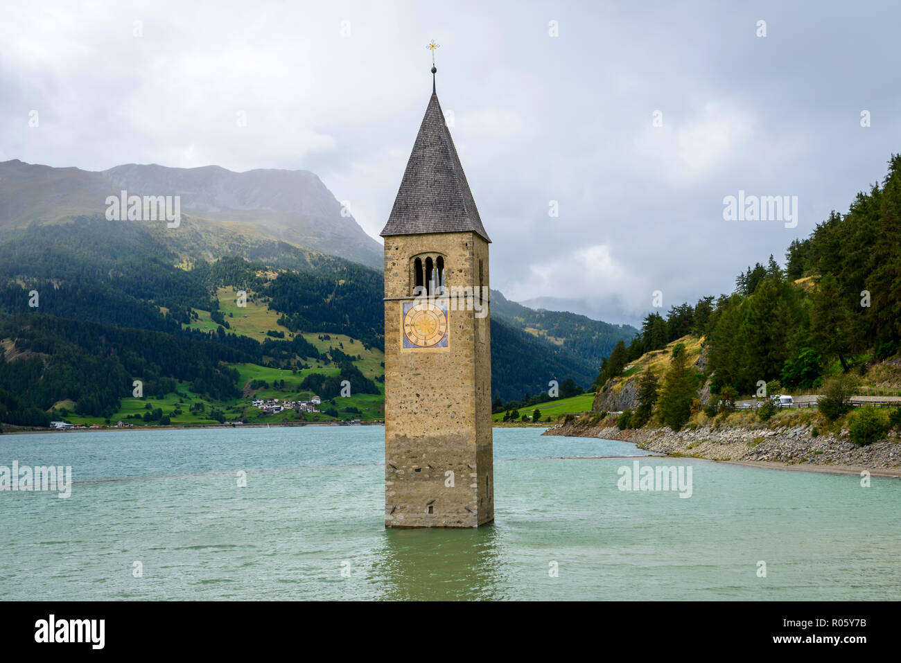 Kirchturm von alt-graun im Reschensee Reservoir, Graun im Vinschgau, Südtirol Provinz, Trentino-Südtirol, Italien Stockfoto