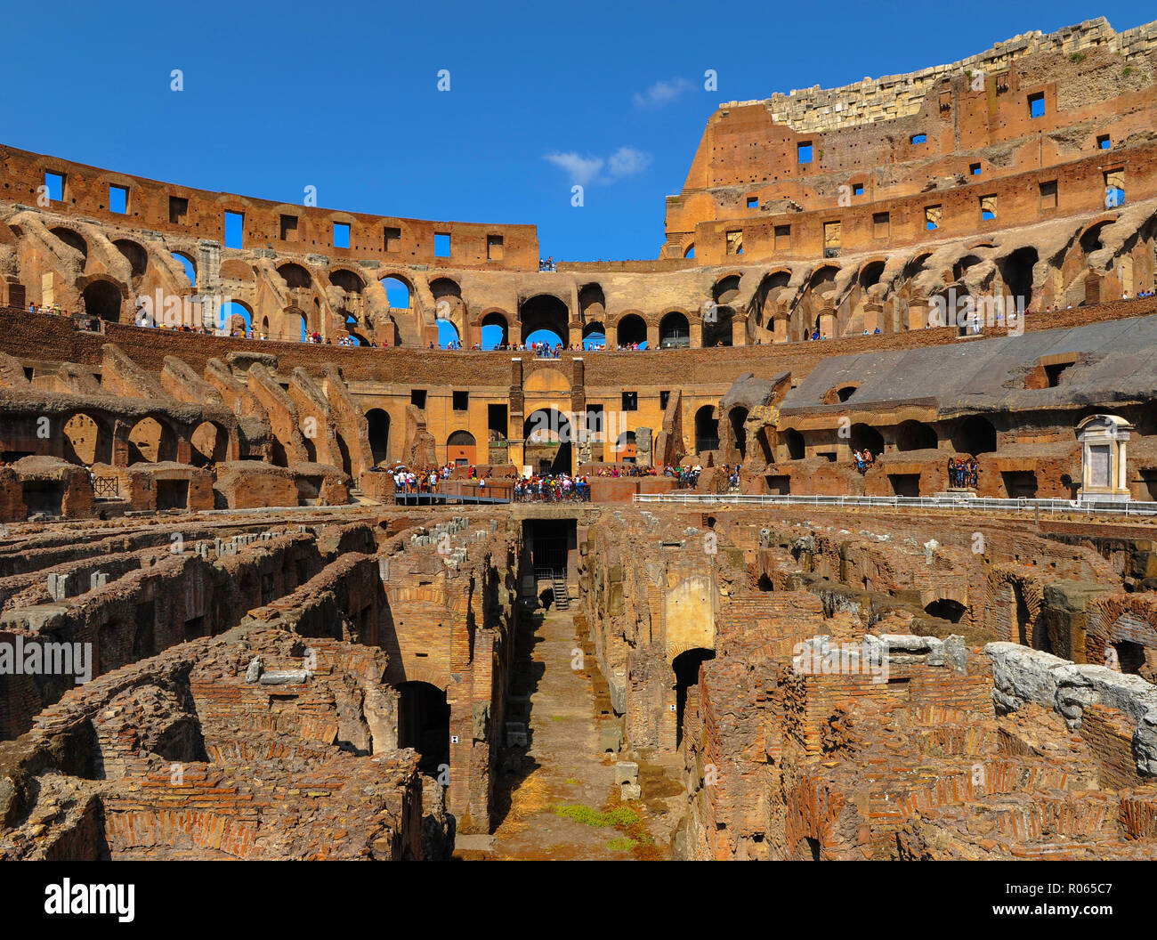 Blick auf der unteren Ebene der Flavischen Amphitheater - Kolosseum Stockfoto