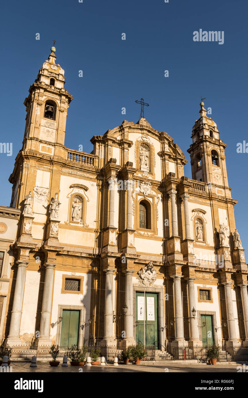 Die Kirche von San Domenico Palermo ist die zweite in der Bedeutung nach der Kathedrale und ist auf dem Platz im Ortsteil La Loggia entfernt Stockfoto