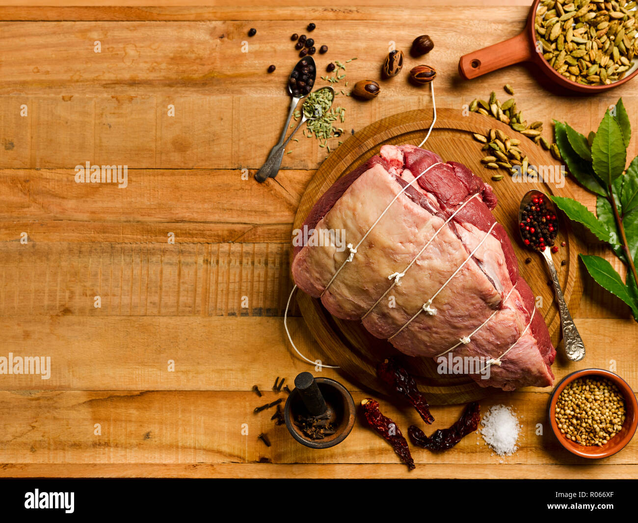 Ich höre Sie Technik auf rohes Rindfleisch Stockfoto