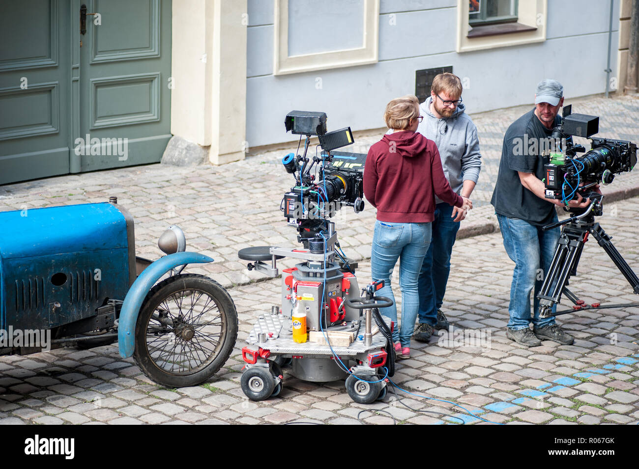 Ein Filmteam, ein Schuß auf den Straßen der schönen Stadt Prag. Stockfoto