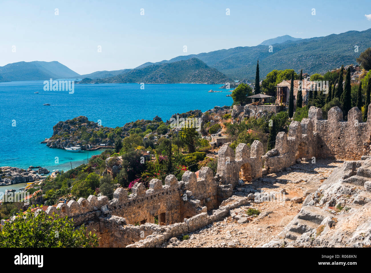 Blick von der Burg über Simena Kekova Bay und die Insel, Provinz Antalya, Lykien, Anatolien, Mittelmeer, Türkei, Kleinasien, Eurasien Stockfoto