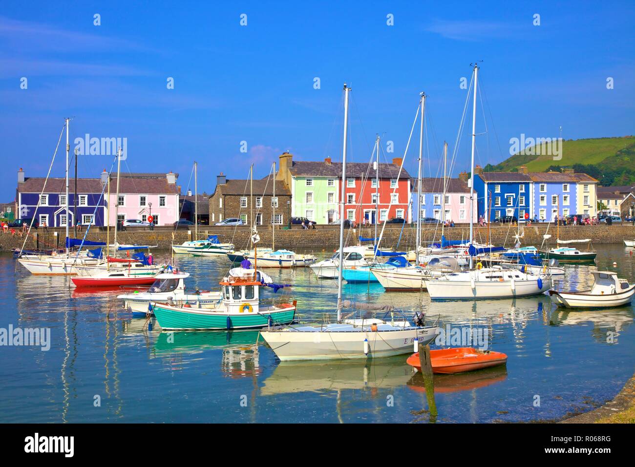 Der Hafen von Aberaeron, Cardigan Bay, Wales, Vereinigtes Königreich, Europa Stockfoto