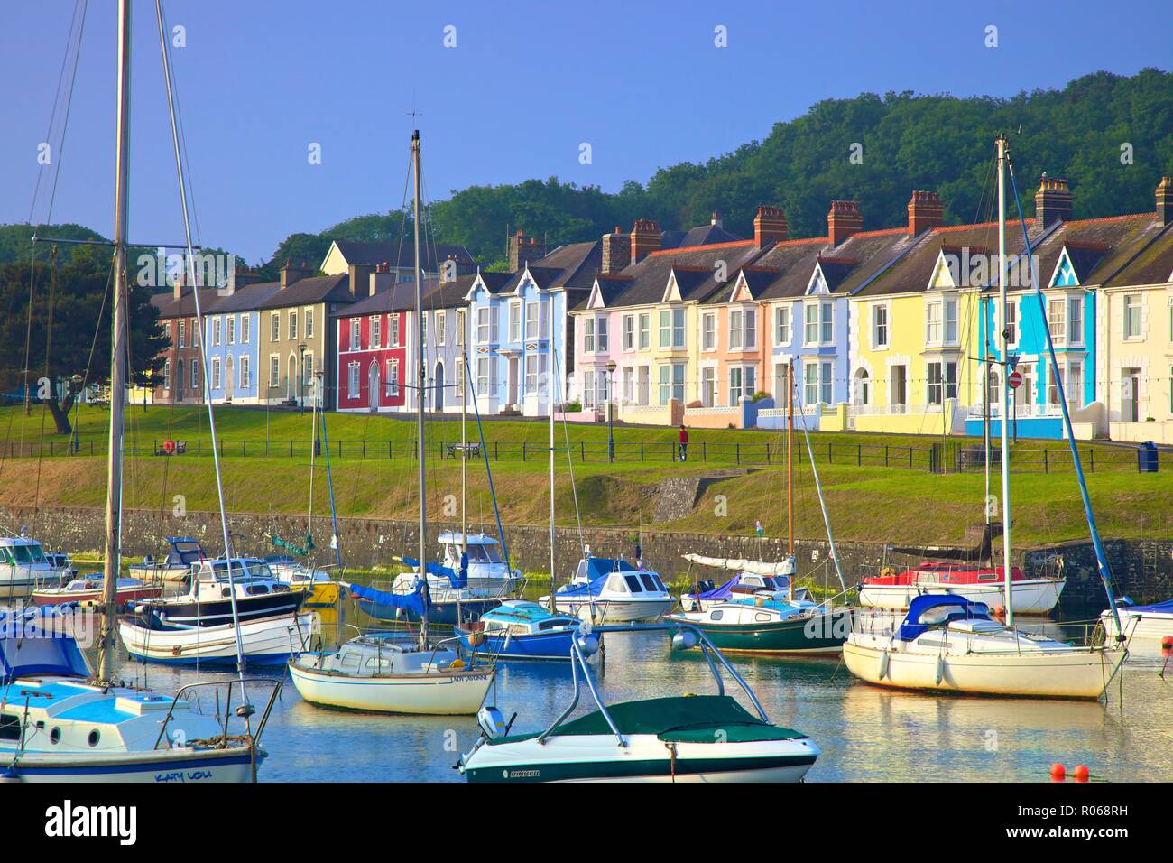 Der Hafen von Aberaeron, Cardigan Bay, Wales, Vereinigtes Königreich, Europa Stockfoto
