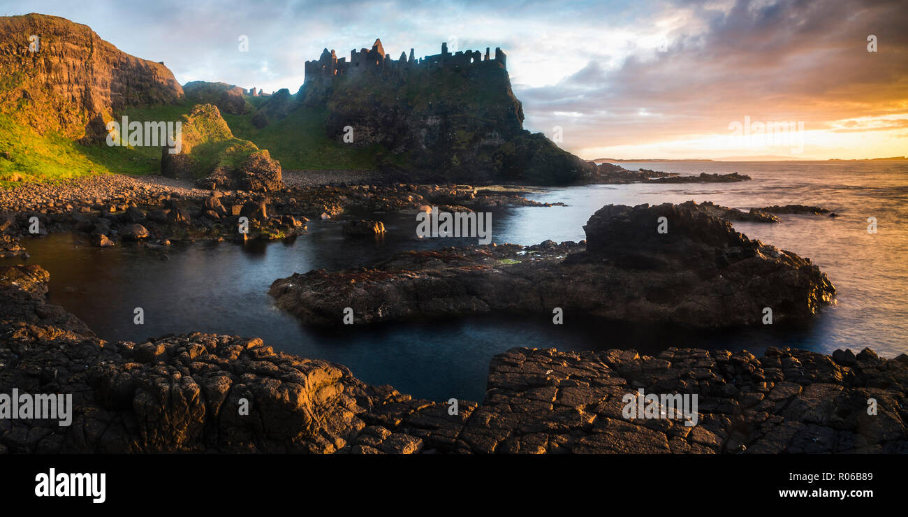 Dunluce Castle, County Antrim, Ulster, Nordirland, Großbritannien, Europa Stockfoto