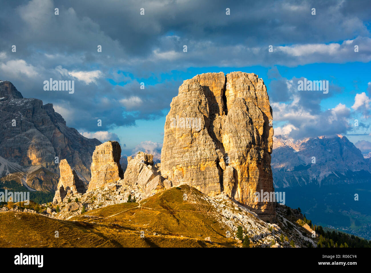 Dolomiten, UNESCO Weltnaturerbe, Cortina d'Ampezzo, Cinque Torri gipfeln, Provinz Belluno, Venetien, Italien, Europa Stockfoto