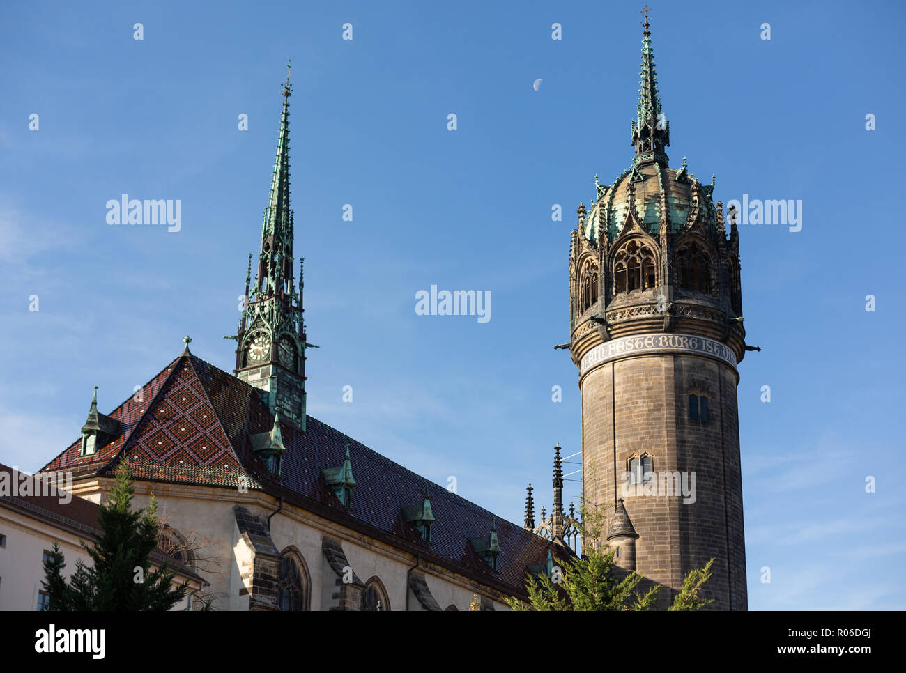 Schlosskirche von Wittenberg auf einer Oktober Morgen Stockfoto