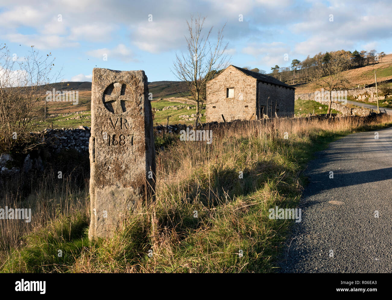 Keltisches Kreuz feiert Königin Victoria's Golden Jubilee, Oughtershaw, Yorkshire Dales National Park. Auf der Route der Dales Art Trail gelegen. Stockfoto