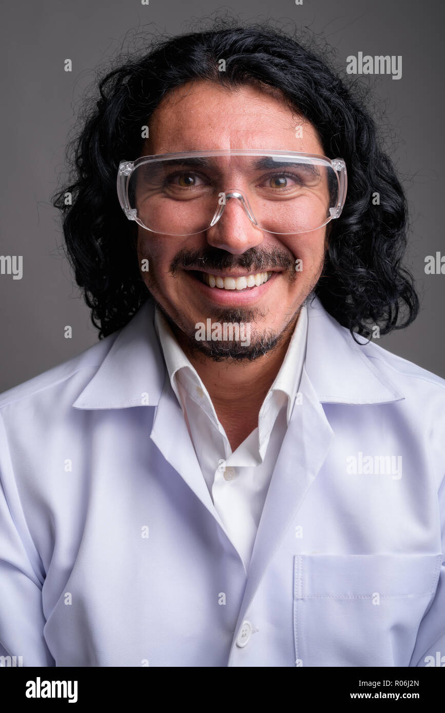 Wissenschaftler mann Doktor mit Schnurrbart tragen Schutzbrille Stockfoto
