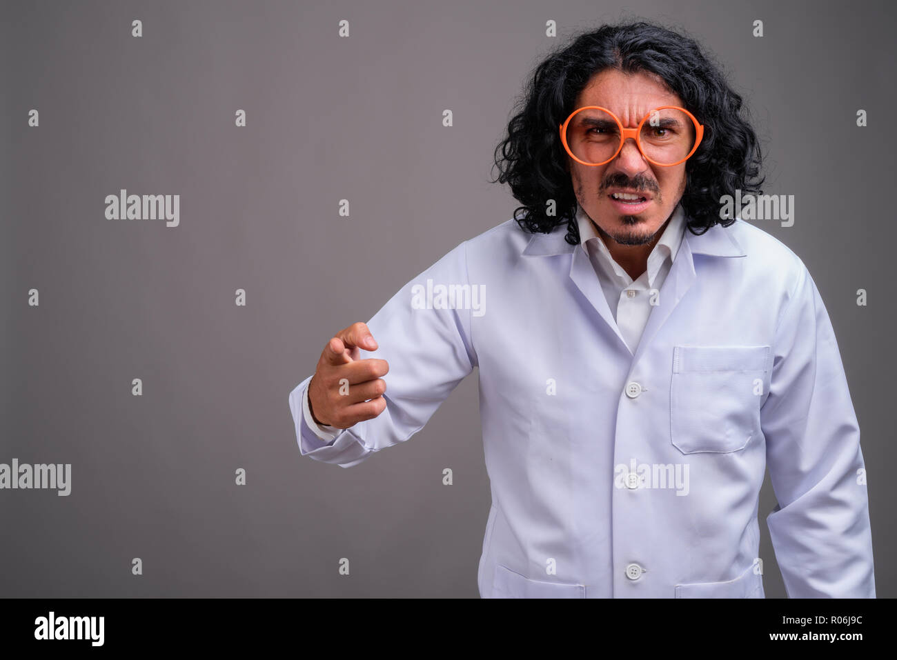 Wissenschaftler mann Doktor mit Schnurrbart tragen große Brillen Stockfoto