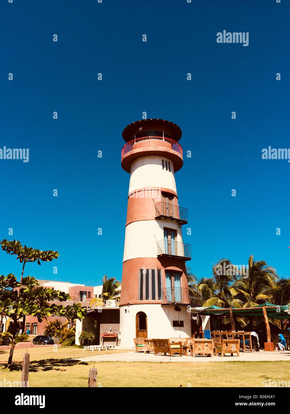 Playa Venao, Panama - März 2018: Hotel El Sitio Lighthouse Tower am Playa Venao in Panama Stockfoto