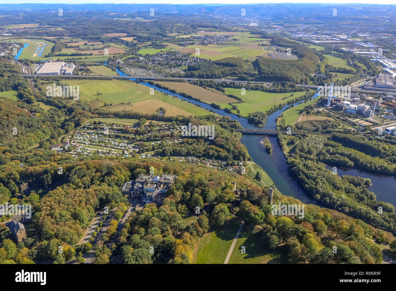 Luftaufnahme, Casino Hohensyburg, hinter der Mündung der Lenne im Ruhrgebiet, River, River Mouth, Lenne Mündung, Syburg, Dortmund, Ruhrgebiet, Norden Rhin Stockfoto Luftaufnahme, Casino Hohensyburg, hinter der Mündung der Lenne im Ruhrgebiet, River, River Mouth, Lenne Mündung, Syburg, Dortmund, Ruhrgebiet, Norden Rhin Stockfoto