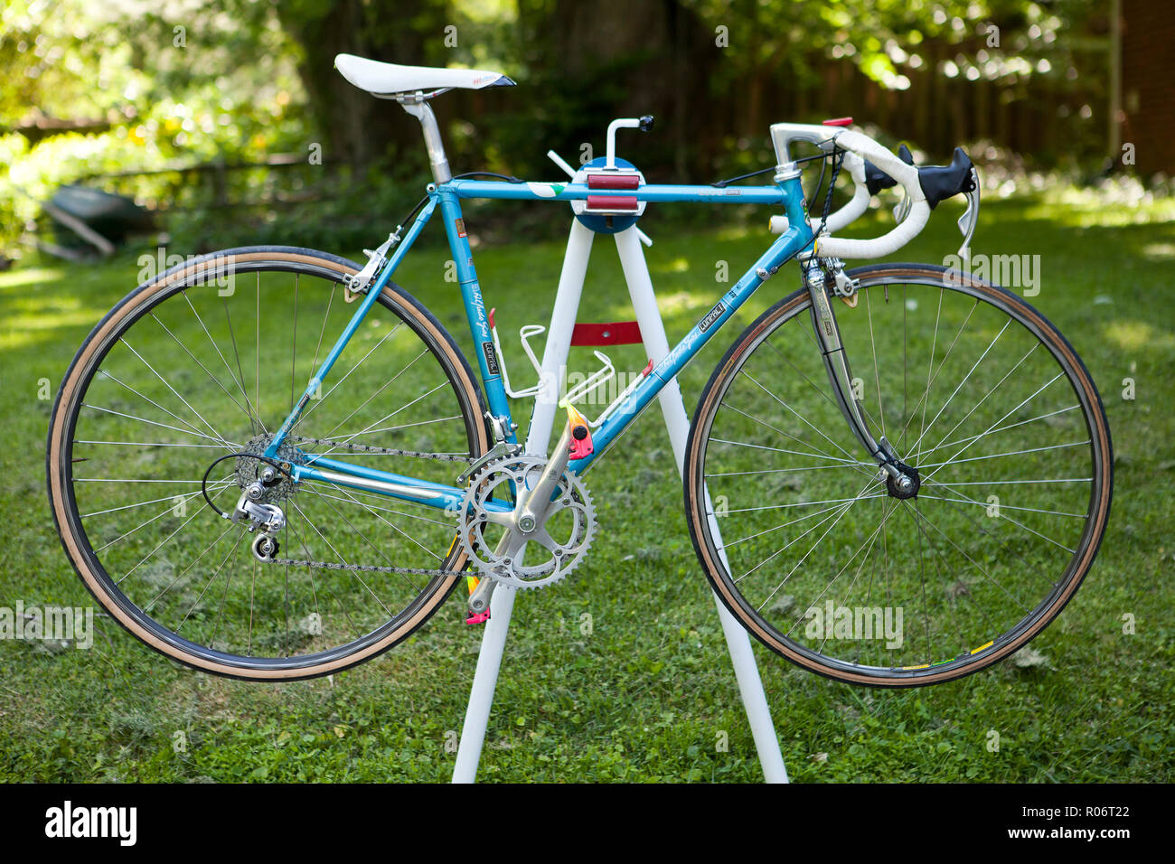 Vintage Italian Racing bike am Reparaturgestell - USA Stockfoto