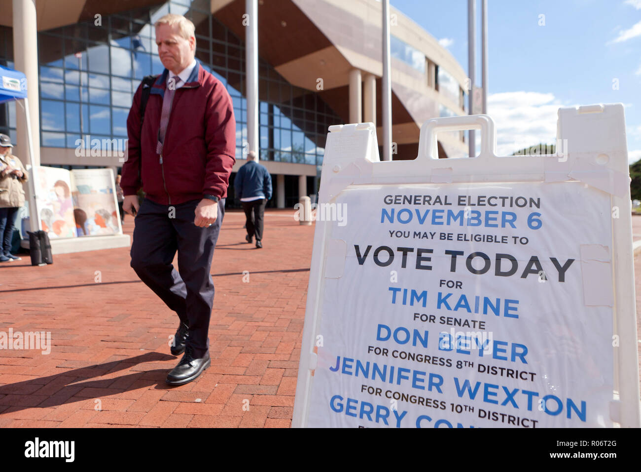 Oktober 24th, 2018, Fairfax County, Virginia USA: Briefwahl (Early Voting) während der midterm Wahlen - USA Stockfoto