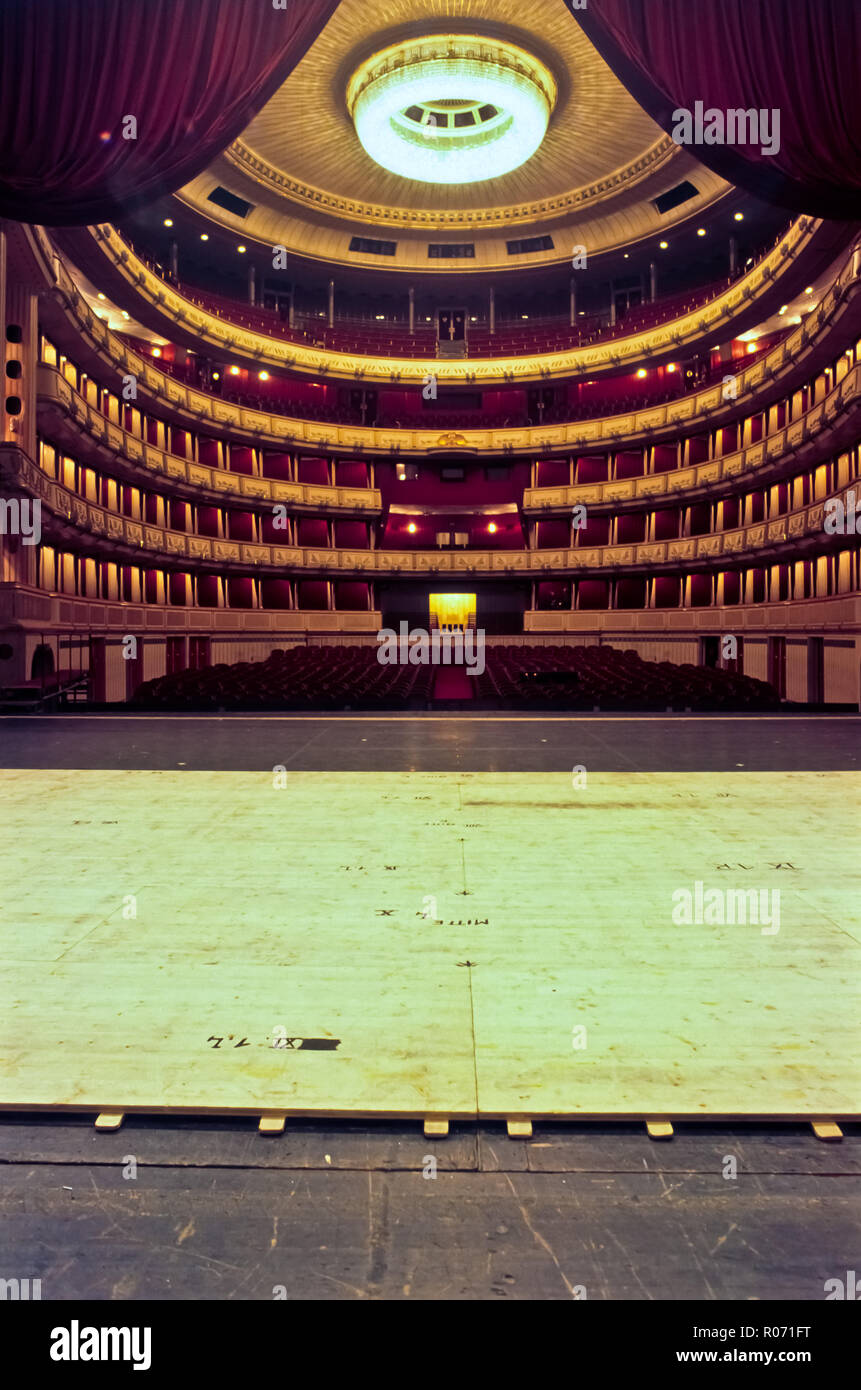 Wien, Ringstraße, die Wiener Staatsoper, Zuschauerraum - Wien, Ringstraße, Staatsoper, Anbauteile innen Stockfoto