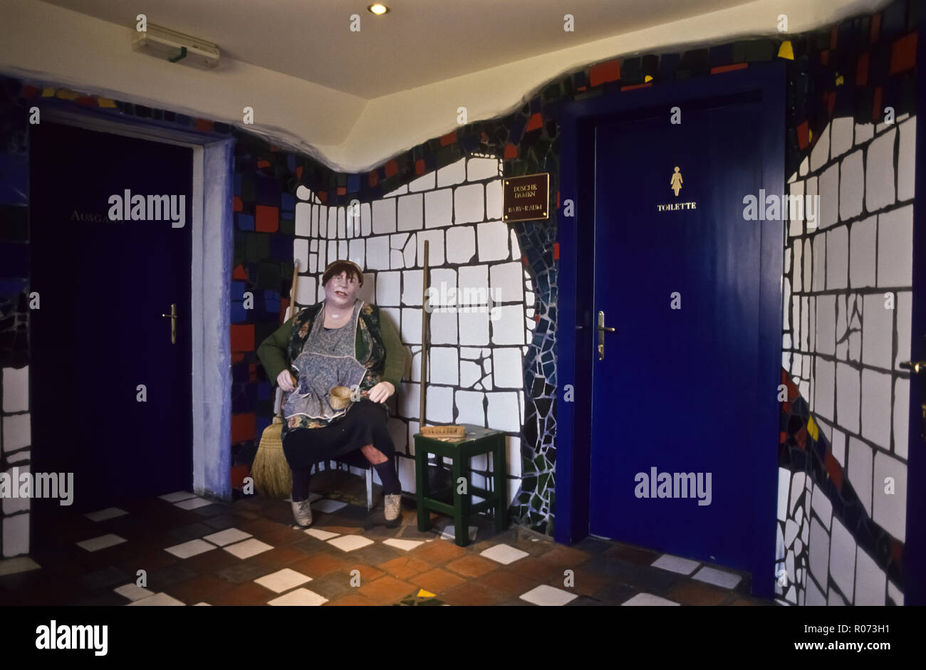 Hundertwasser-Toilette Stockfoto