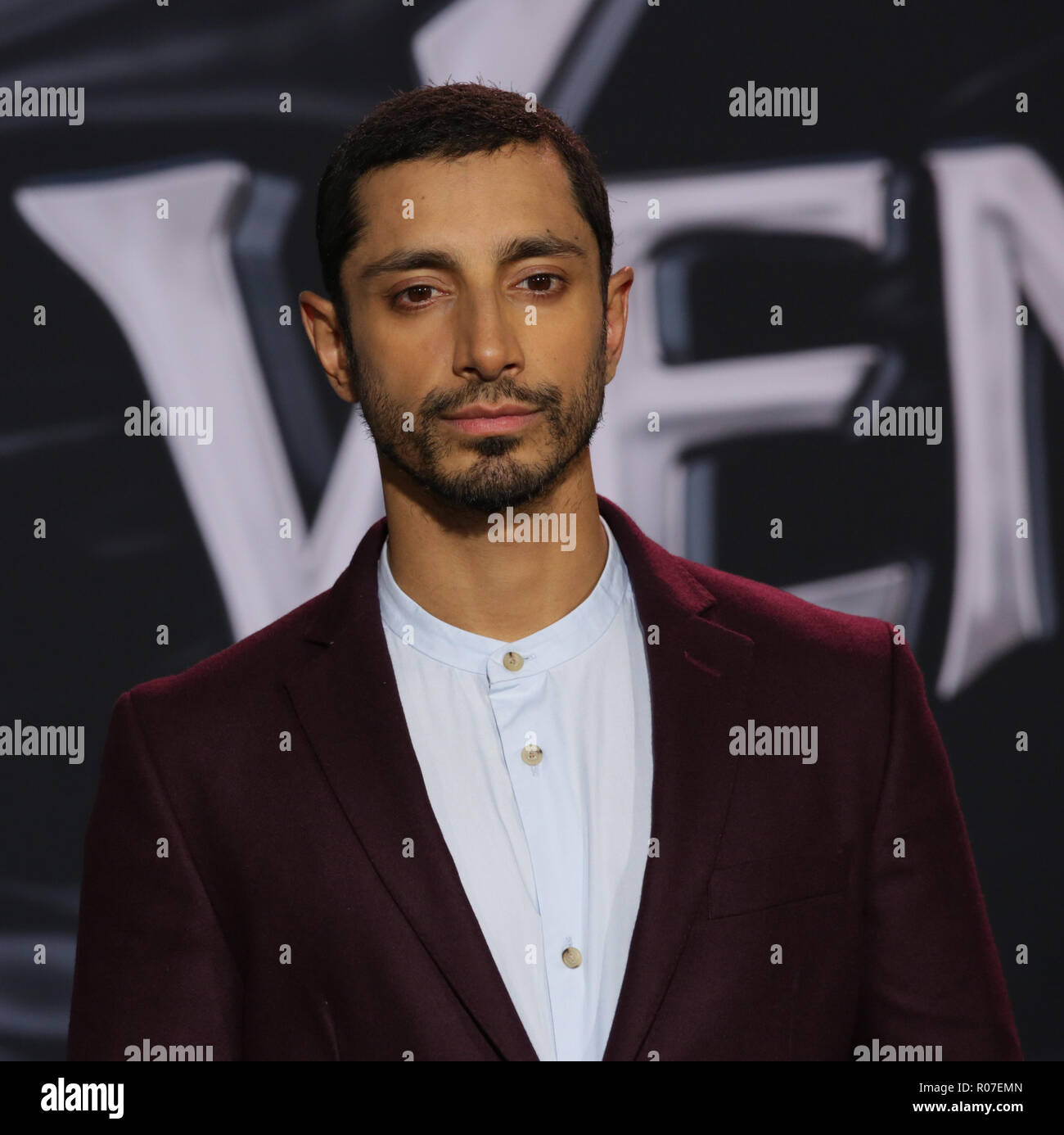 Prominente teilnehmen. Weltpremiere von "Venom" im Regency Dorf Theater. Mit: Riz Ahmed Wo: Westwood, Kalifornien, Vereinigte Staaten, wenn: 01 Okt 2018 Credit: Brian/WENN.com Stockfoto