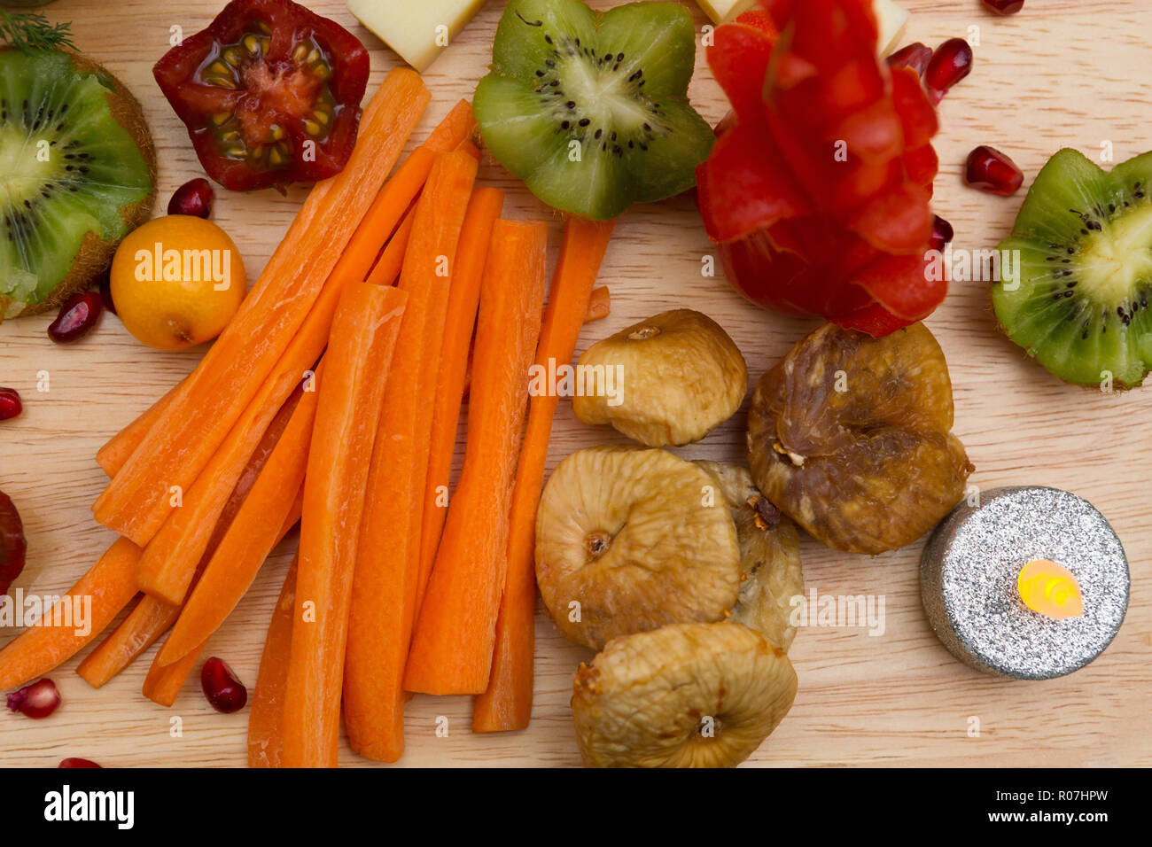 Köstliche Vorspeisen mit exotischen Früchten. Stockfoto