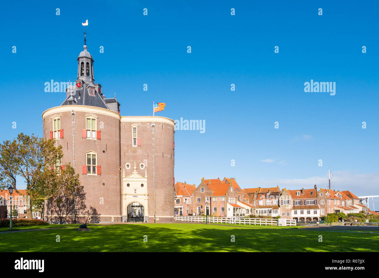 Drommedaris South City Gate im Hafen von Enkhuizen, Nord Holland, Niederlande Stockfoto