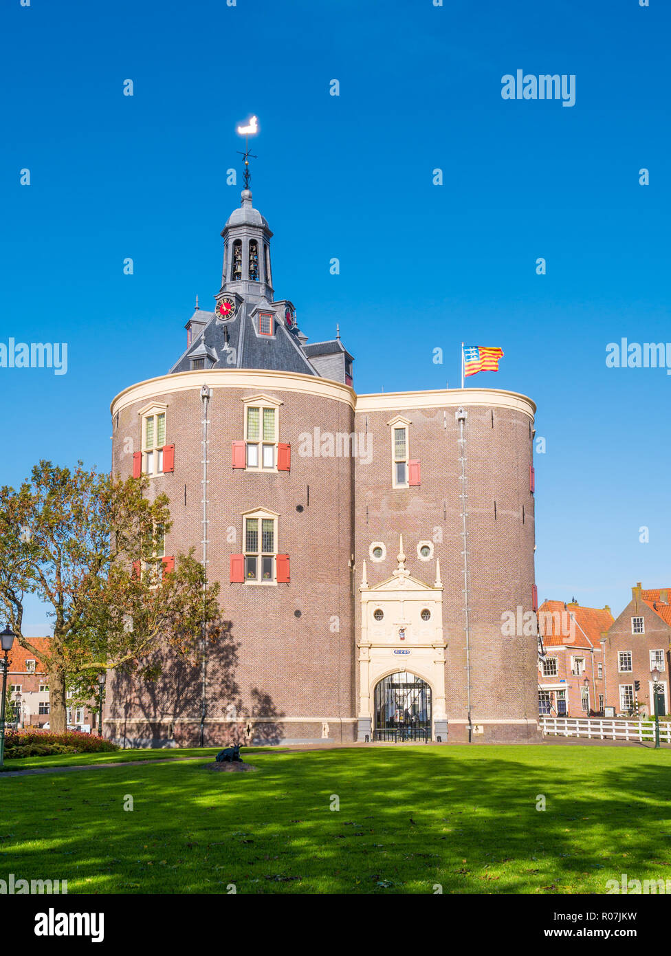 Drommedaris South City Gate im Hafen von Enkhuizen, Nord Holland, Niederlande Stockfoto