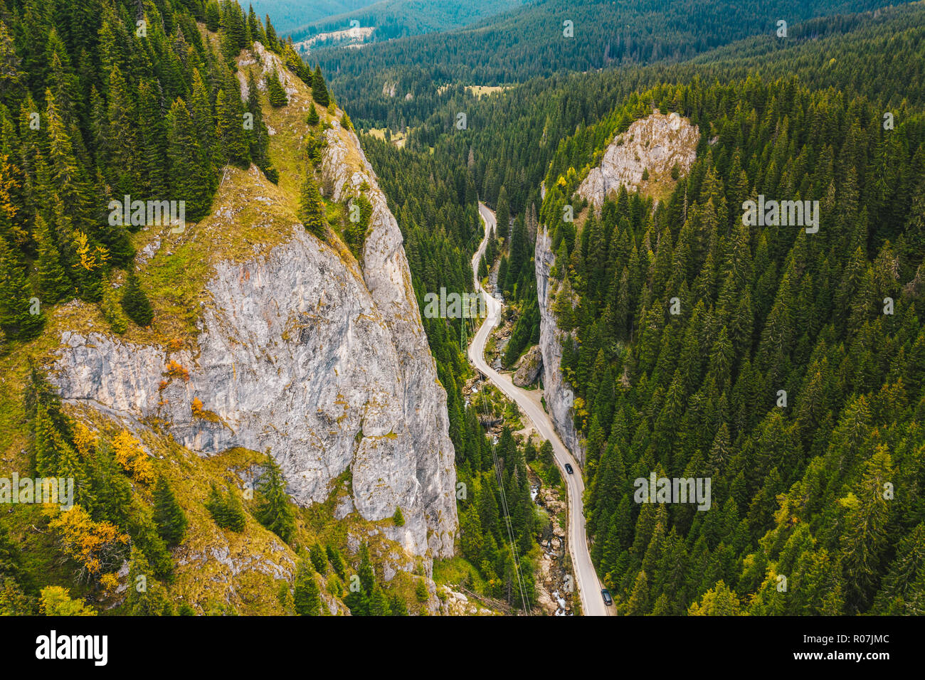 Tatarisch Schluchten in den Karpaten zu Beginn der Herbstsaison Stockfoto