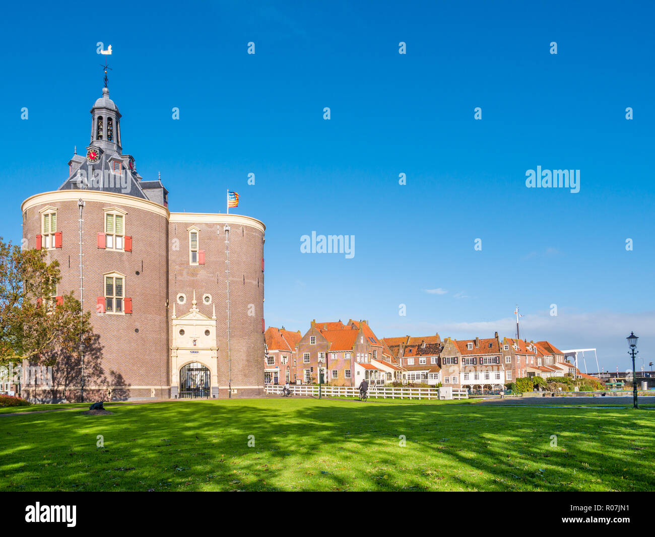 Drommedaris South City Gate im Hafen von Enkhuizen, Nord Holland, Niederlande Stockfoto
