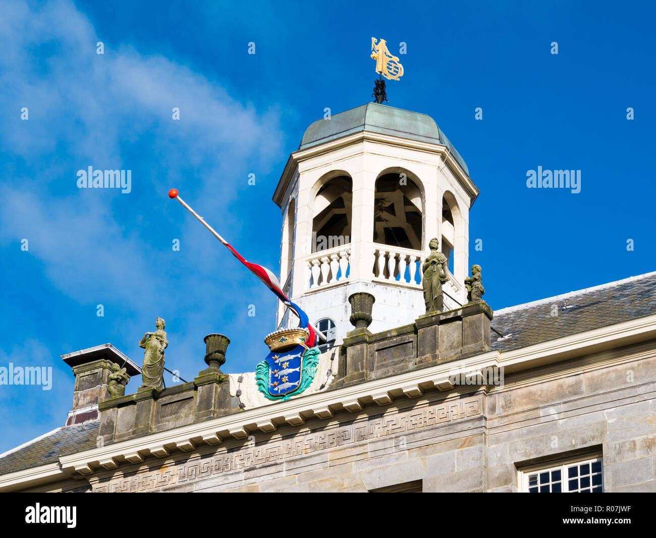 Top der historischen Rathaus in der Altstadt von Enkhuizen, Noord-Holland, Niederlande Stockfoto