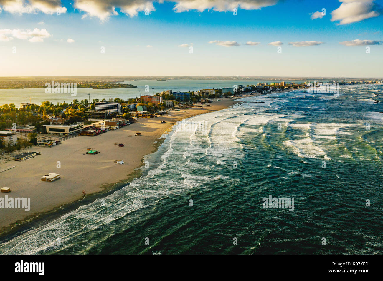 Rumänien Schwarzes Meer Küste und Strand in Mamaia, Constanta Stadt bei Sonnenuntergang Stockfoto