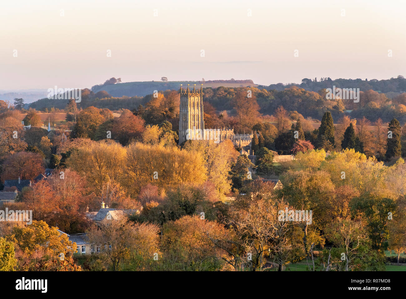 Chipping Campden im Herbst bei Sonnenaufgang. Chipping Campden, Gloucestershire, Cotswolds, England Stockfoto