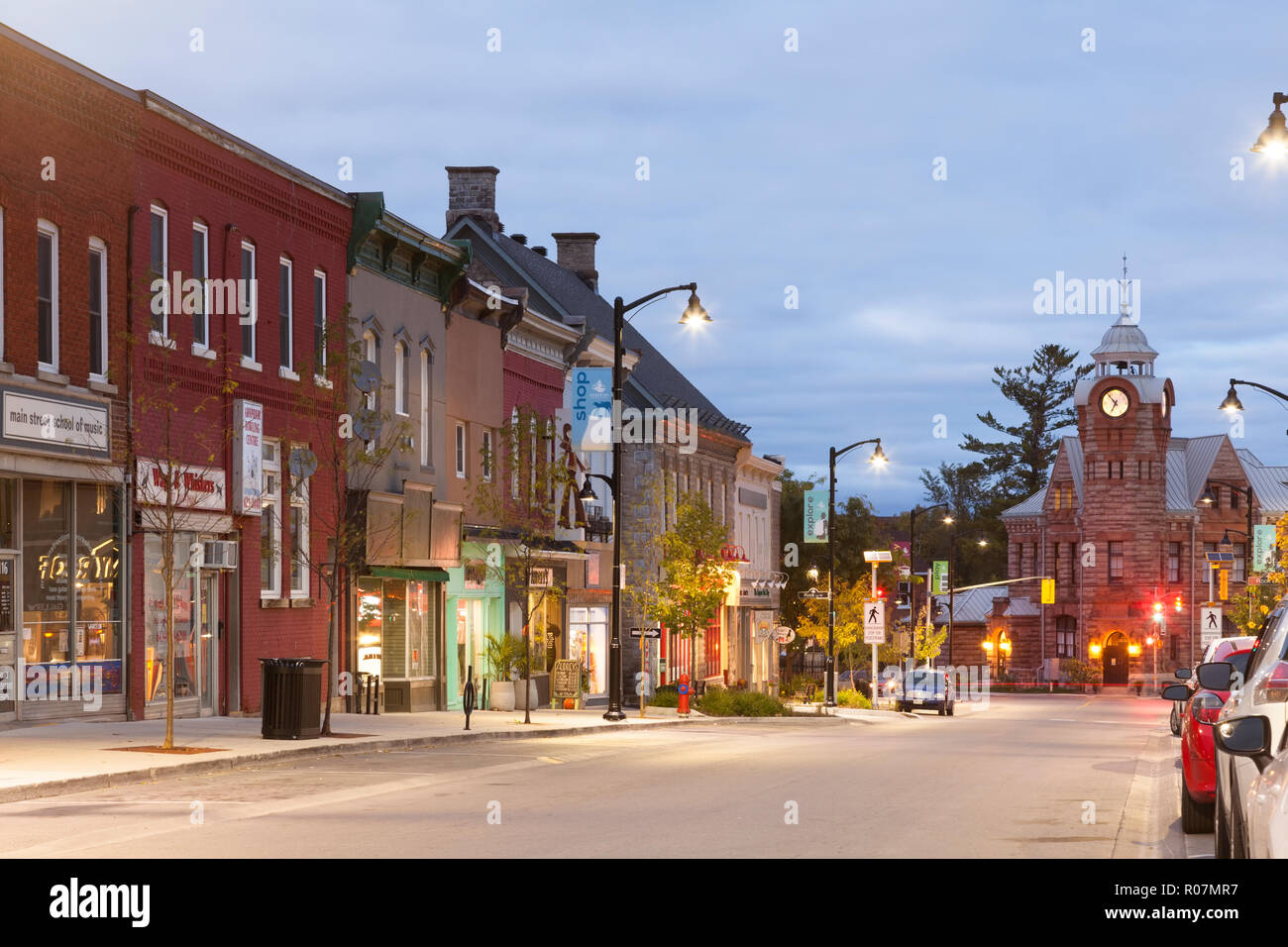 Innenstadt entlang John Straße, nördlich in der Stadt Yangon in Renfrew County in der Abenddämmerung. Arnprior, Ontario, Kanada. Stockfoto